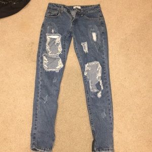 Lightly worn ripped jeans XS